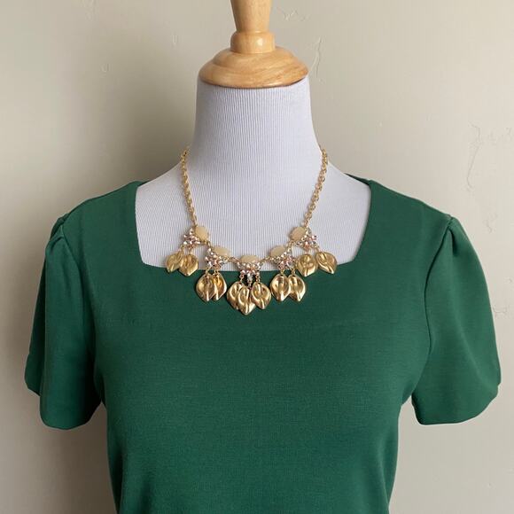 NWT Gold Colored Metal Petals Talbots Necklace - Picture 2 of 3